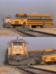 Школьный автобус врезается в поезд