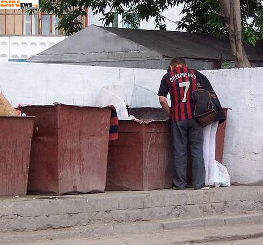 Суровые будни футболистов...
